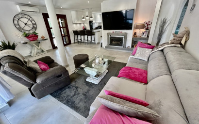 Resale - Villa -
Cabo Roig