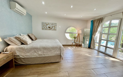 Resale - Villa -
Cabo Roig