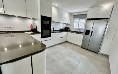 Resale - Villa -
Cabo Roig