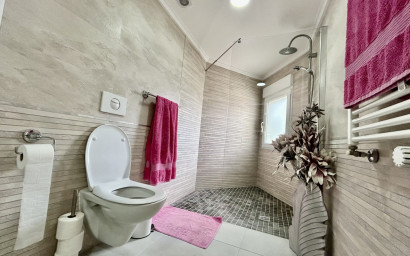 Resale - Villa -
Cabo Roig