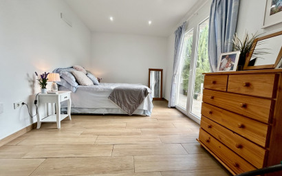 Resale - Villa -
Cabo Roig