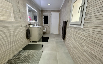 Resale - Villa -
Cabo Roig