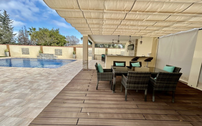 Resale - Villa -
Cabo Roig