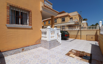 Resale - Townhouse -
Ciudad Quesada - Lo Marabu