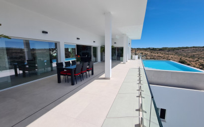 Resale - Villa -
La Marina