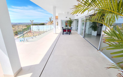 Resale - Villa -
La Marina