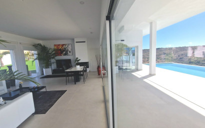 Resale - Villa -
La Marina