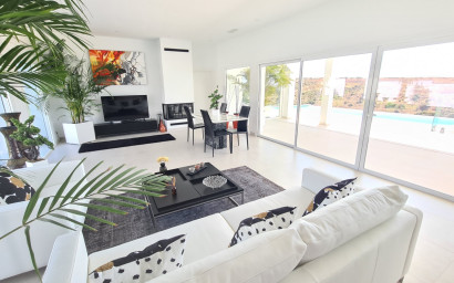 Resale - Villa -
La Marina