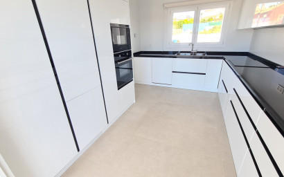 Resale - Villa -
La Marina