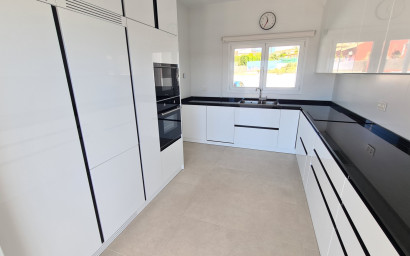 Resale - Villa -
La Marina