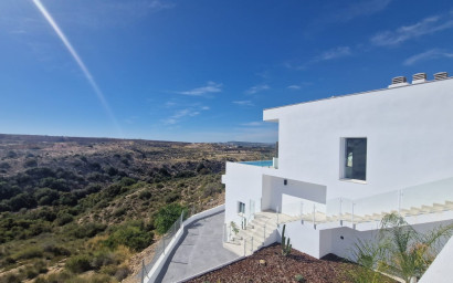 Resale - Villa -
La Marina