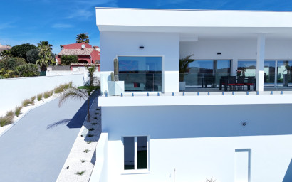 Resale - Villa -
La Marina