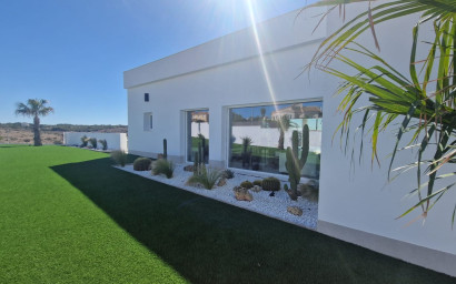 Resale - Villa -
La Marina