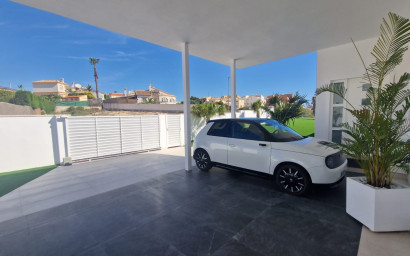 Resale - Villa -
La Marina