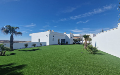 Resale - Villa -
La Marina