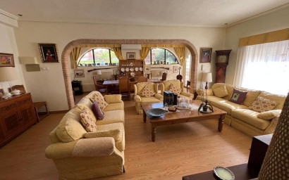 Resale - Villa -
Cabo Roig