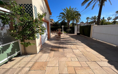 Resale - Villa -
Cabo Roig