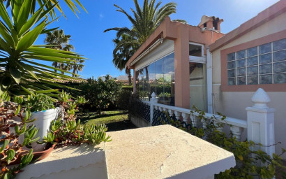 Resale - Villa -
Cabo Roig