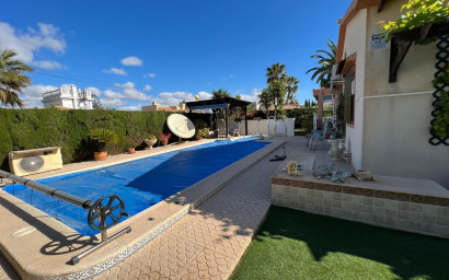 Resale - Villa -
Cabo Roig