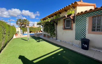 Resale - Villa -
Cabo Roig