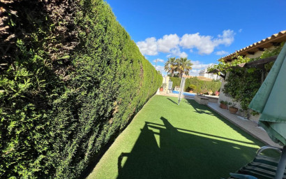 Resale - Villa -
Cabo Roig