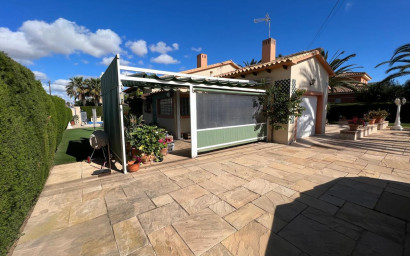 Resale - Villa -
Cabo Roig