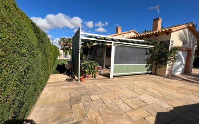 Resale - Villa -
Cabo Roig