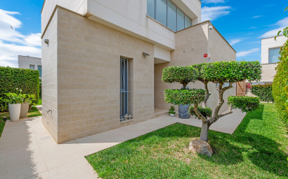 Resale - Villa -
Orihuela Costa - Vistabella