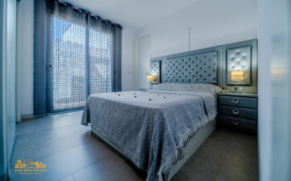 Resale - Villa -
Orihuela Costa - Villamartín