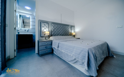 Resale - Villa -
Orihuela Costa - Villamartín