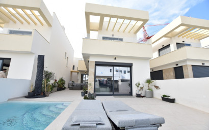 Herverkoop - Villa -
Los Montesinos