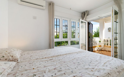 Resale - Villa -
Orihuela Costa - Villamartín