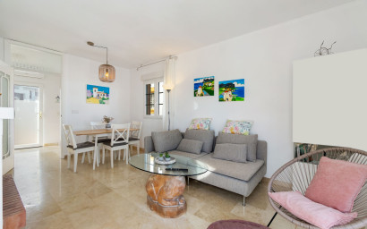 Resale - Villa -
Orihuela Costa - Villamartín