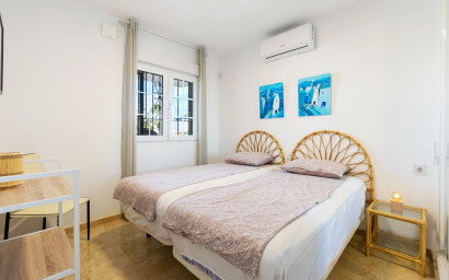 Resale - Villa -
Orihuela Costa - Villamartín