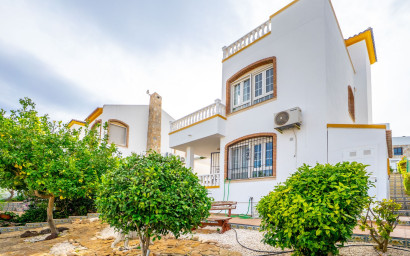 Resale - Villa -
Orihuela Costa - Villamartín