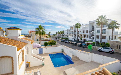 Resale - Villa -
Orihuela Costa - Villamartín