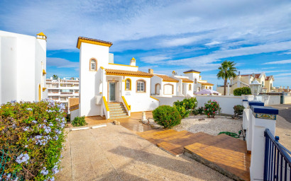 Resale - Villa -
Orihuela Costa - Villamartín