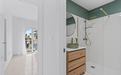 Resale - Townhouse -
La Florida