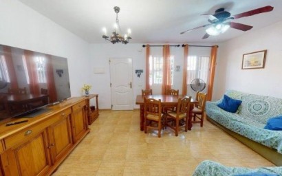 Resale - terraced house -
Los Urrutias