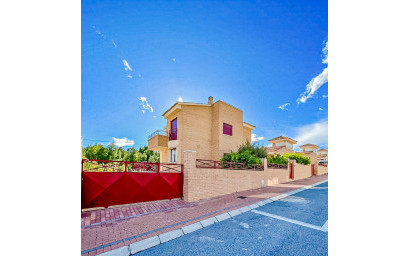 Herverkoop - Villa -
La Nucía - Montebello