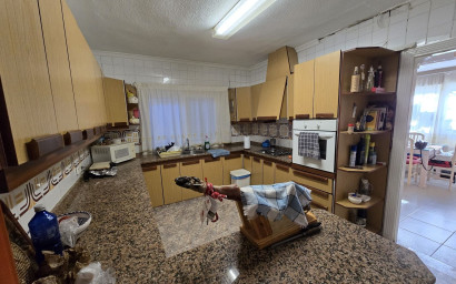 Herverkoop - Villa -
Villena