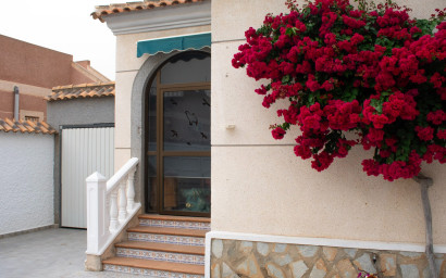 Resale - Villa -
Torrevieja