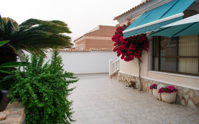 Resale - Villa -
Torrevieja
