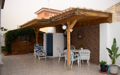 Resale - Villa -
Torrevieja