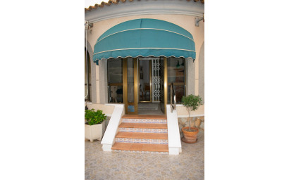 Resale - Villa -
Torrevieja