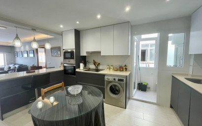 Resale - Apartment -
Torrevieja - Playa del Cura