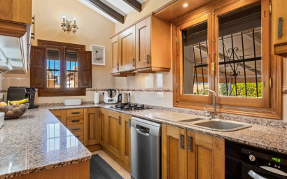 Herverkoop - Landhuis -
Rafal