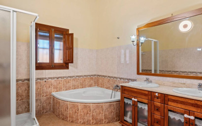 Herverkoop - Landhuis -
Rafal