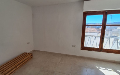 Revente - Maison mitoyenne -
Sax