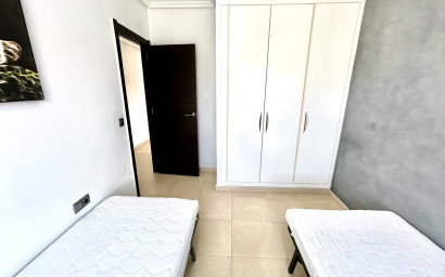 Resale - Apartment -
Villamartín